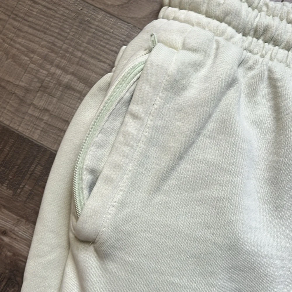 Sweatpants - Picture 5 of 6